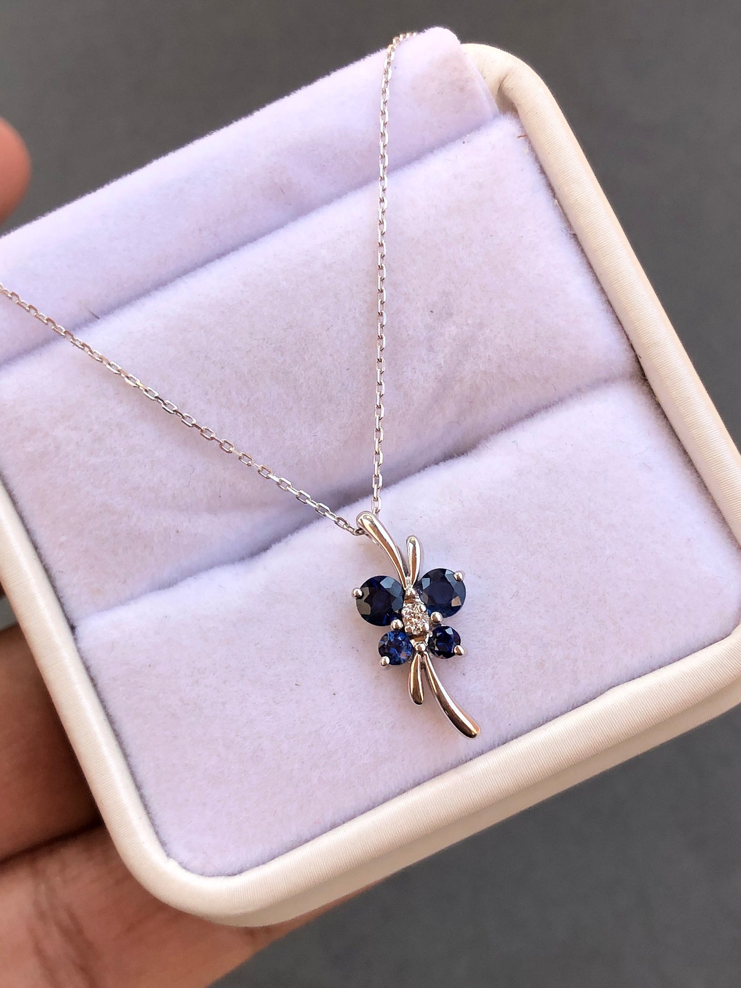 Blue Sapphire & Diamond 18kt Gold pendant and chain.