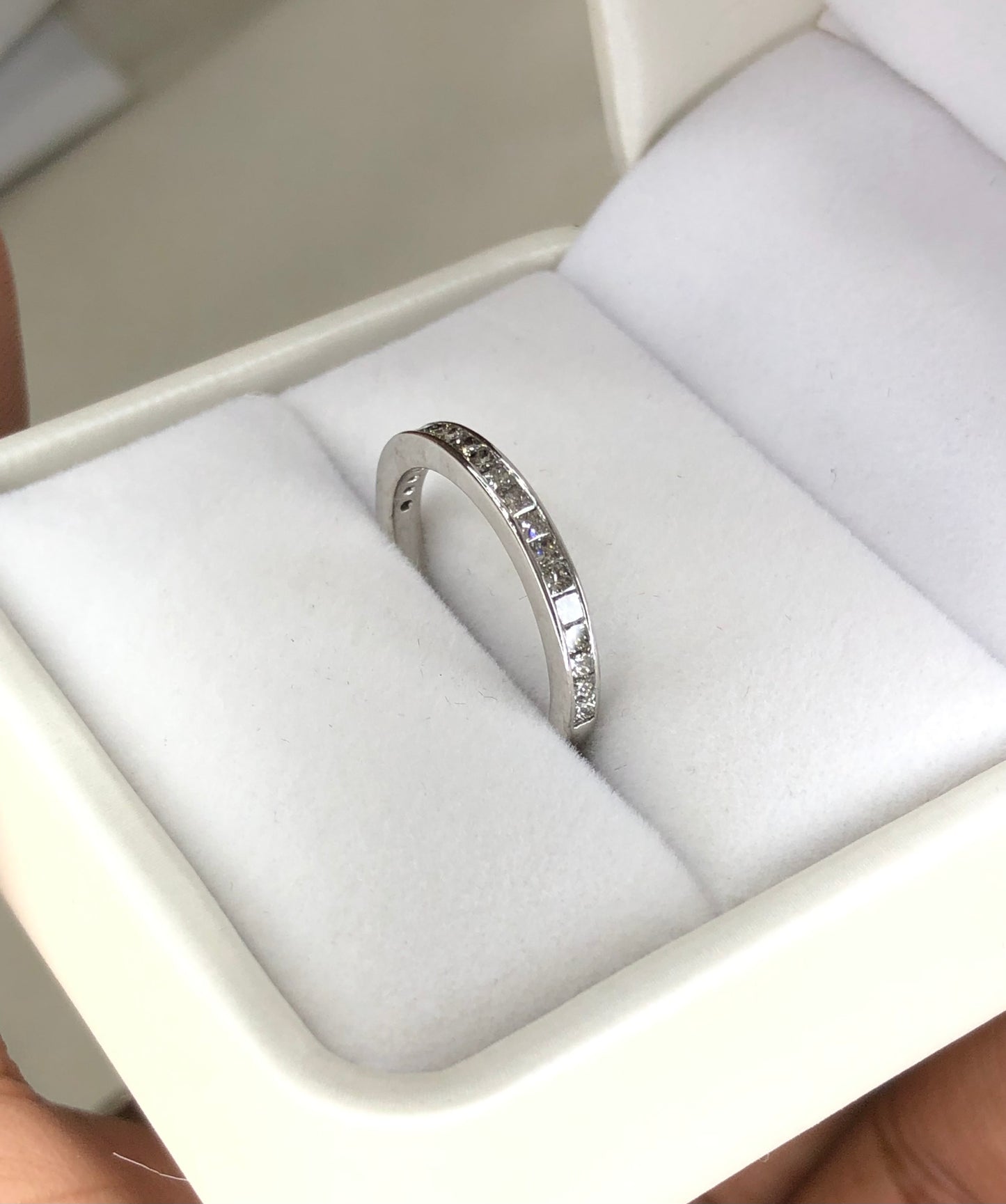 Half Eternity Band in 18kt gold and diamonds